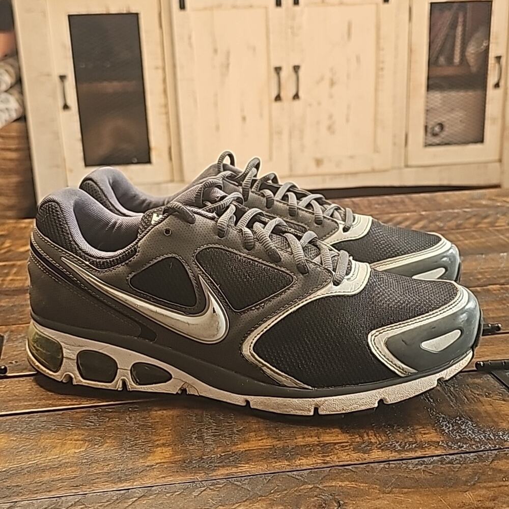 Men's 10.5 Nike Air Max in Black and Grey